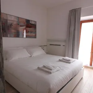 https://italianway-apartments-bligny-39-studio.it-lombardy.com